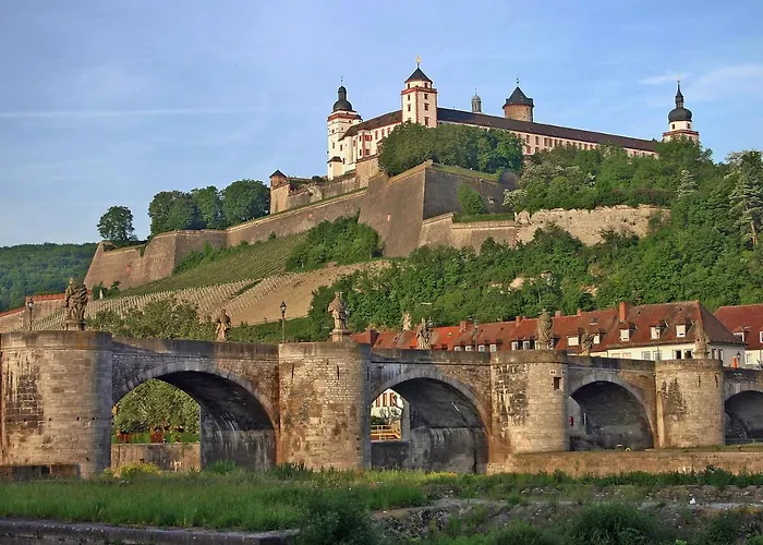 - Terrace, Private Parking Place Apartamento Wurtzburgo